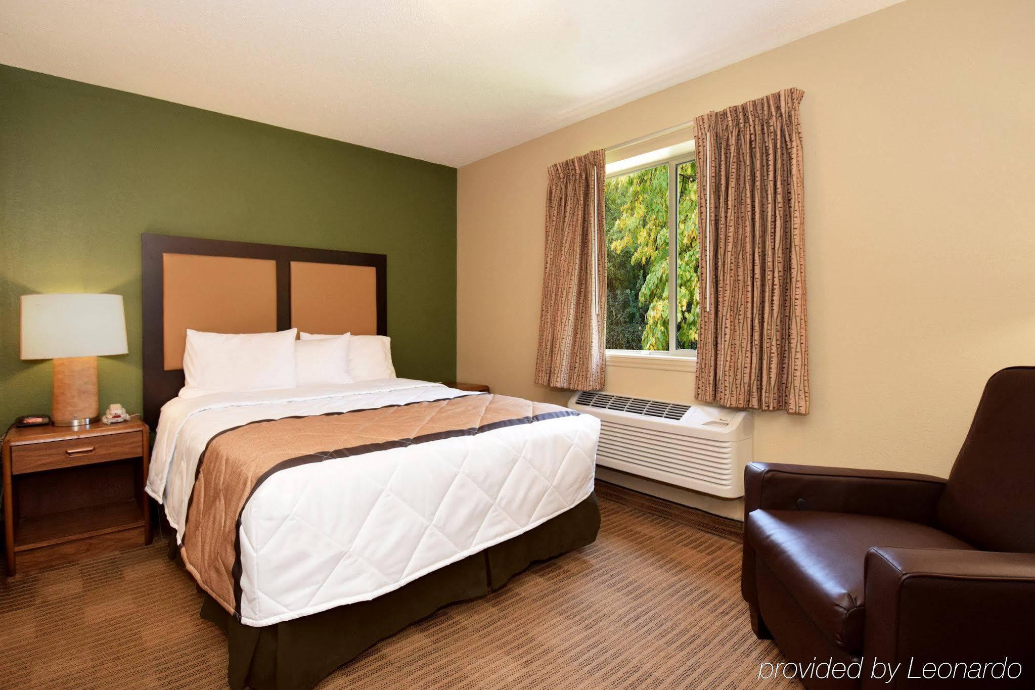 Hotel Extended America Select - - I-64 - Jefferson Avenue Newport News