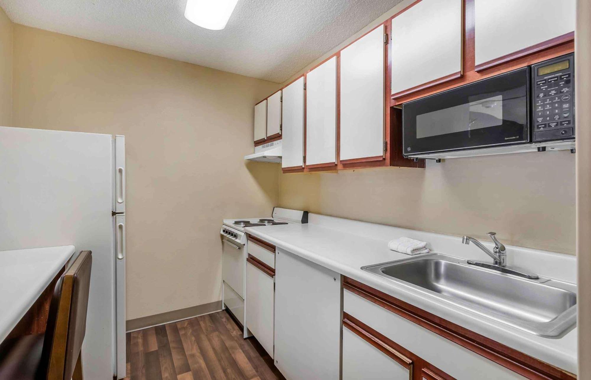 Extended America Select - - I-64 - Jefferson Avenue