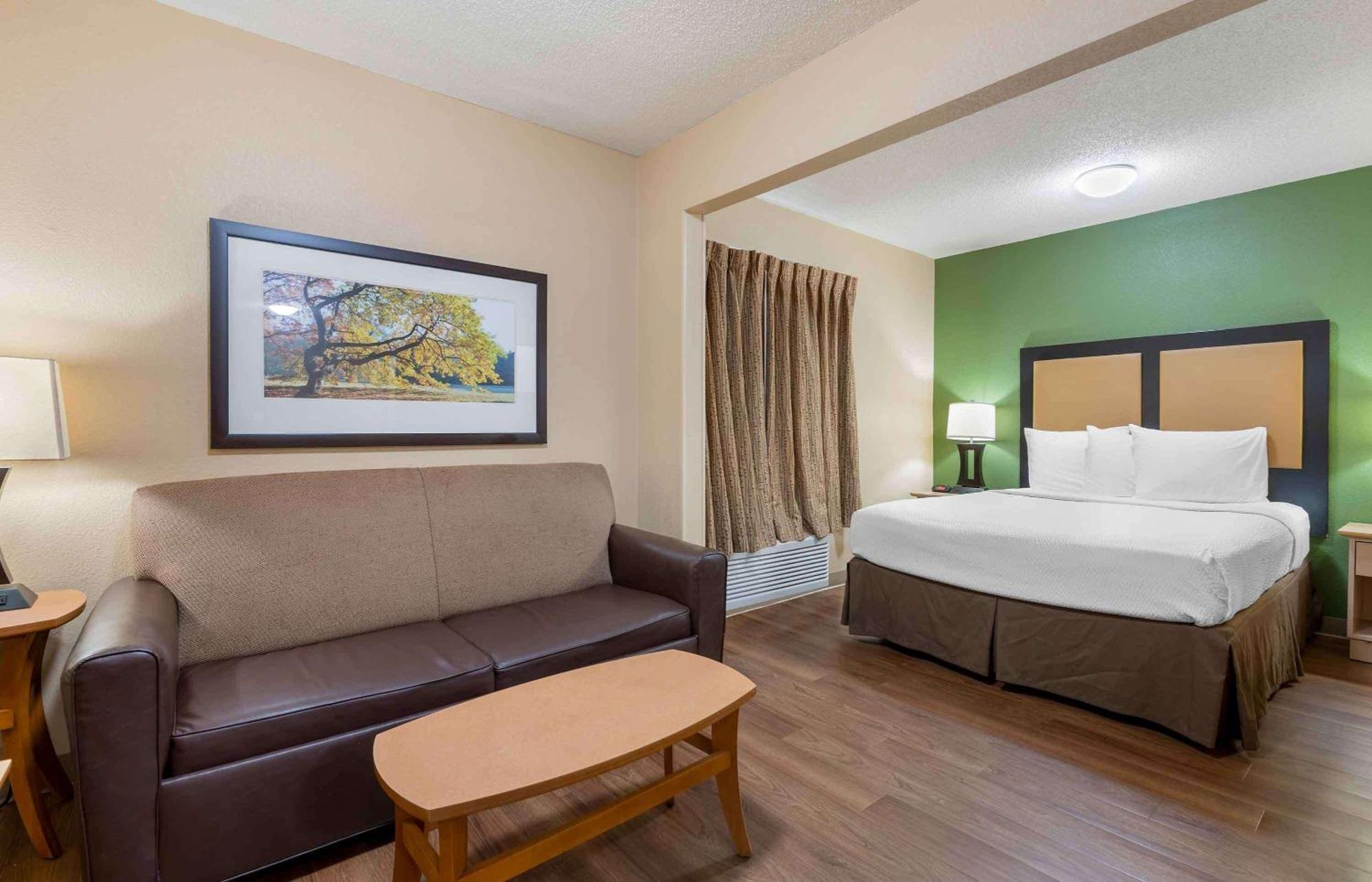 Extended America Select - - I-64 - Jefferson Avenue Newport News