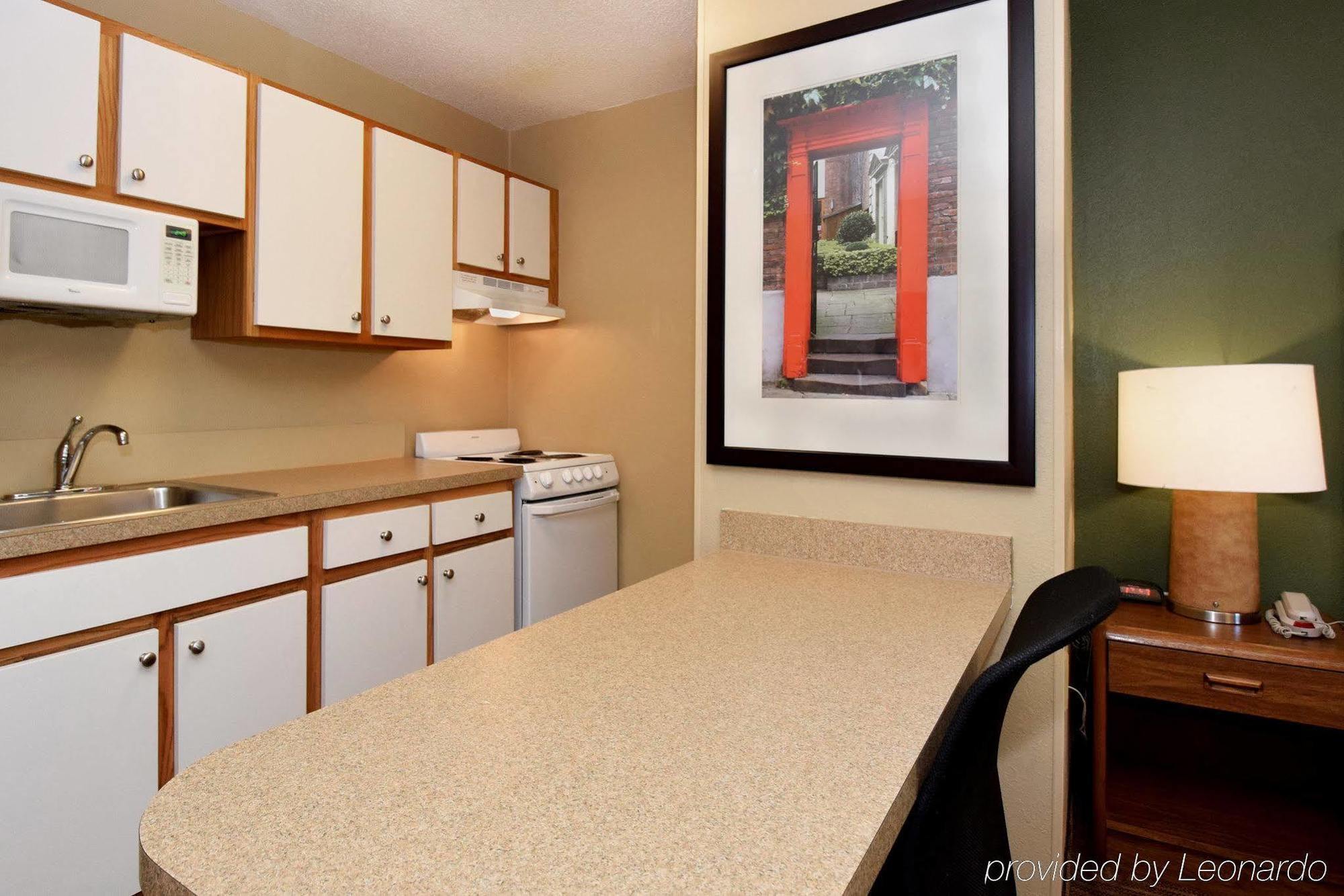 Extended America Select - - I-64 - Jefferson Avenue 2* Newport News