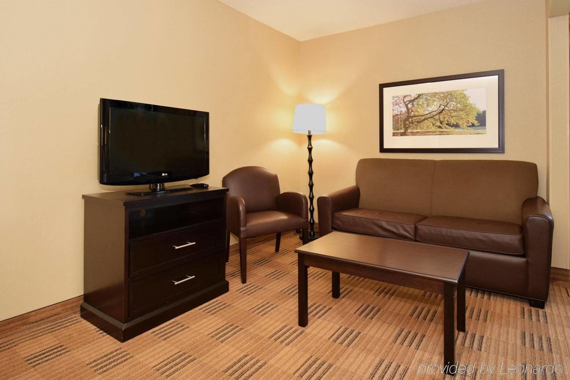 Extended America Select - - I-64 - Jefferson Avenue Newport News