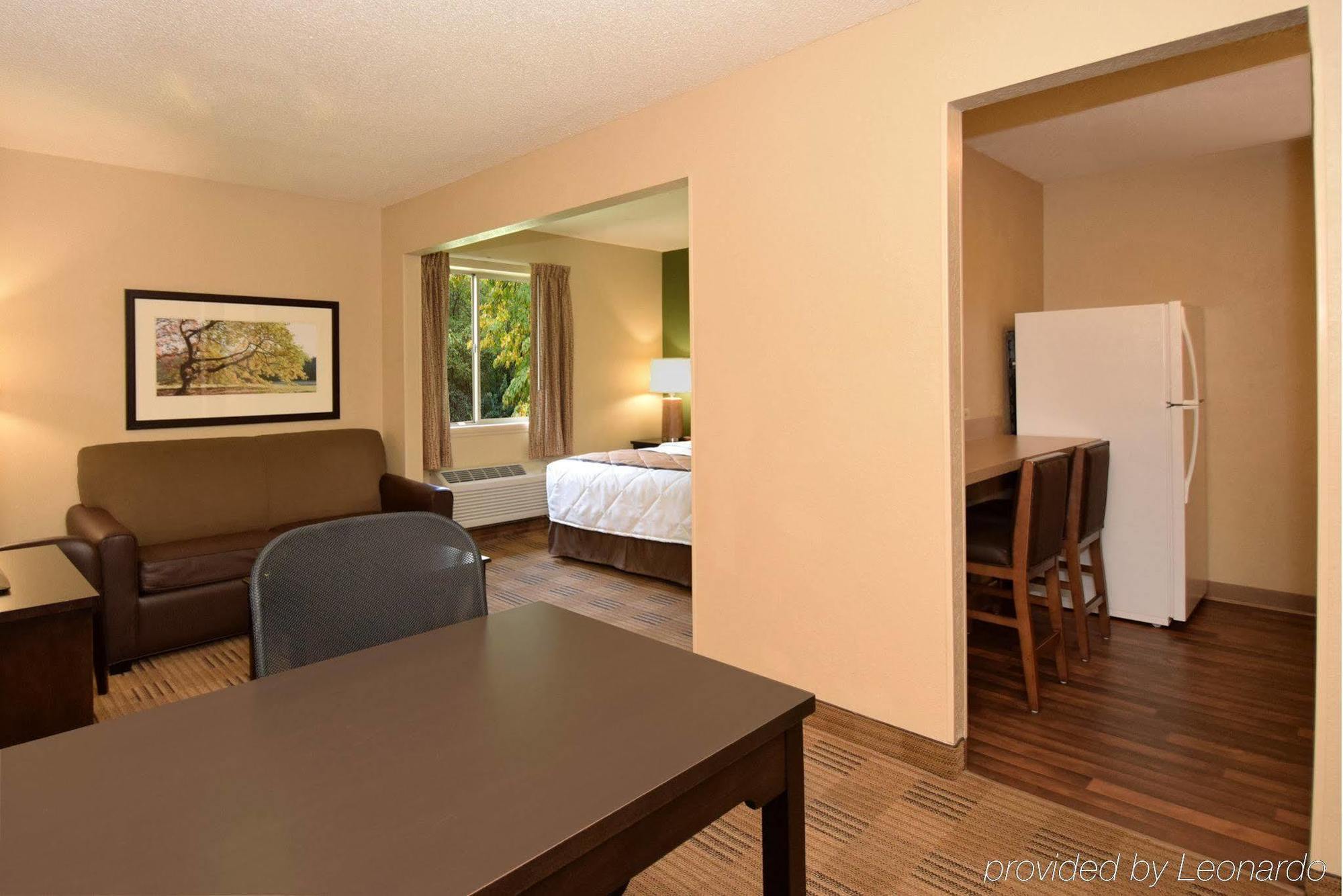 Extended America Select - - I-64 - Jefferson Avenue Newport News